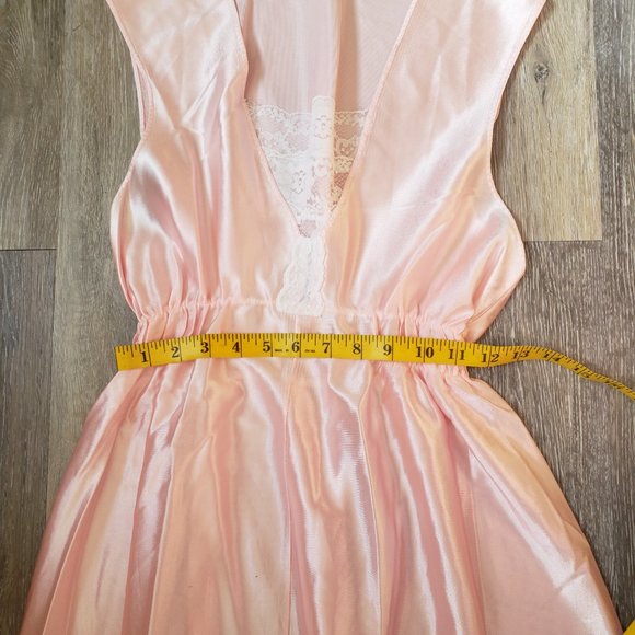 Vintage 80s pink satiny Cahill Lingerie slip - Picture 6 of 8